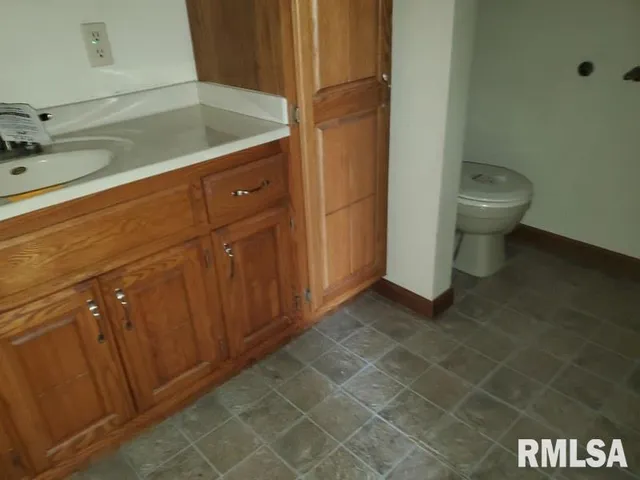 $102,000 | 1700 Robin Court, Galesburg, IL 61401