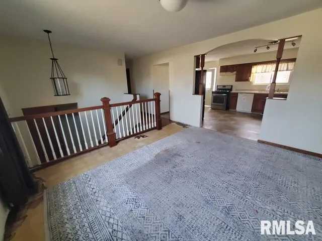 $102,000 | 1700 Robin Court, Galesburg, IL 61401