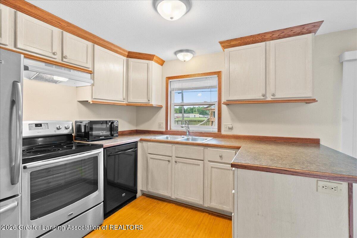 3261 Hepfer Road Lansing, MI 48911 - Photo 23 of 43 25-Media Jett - 38