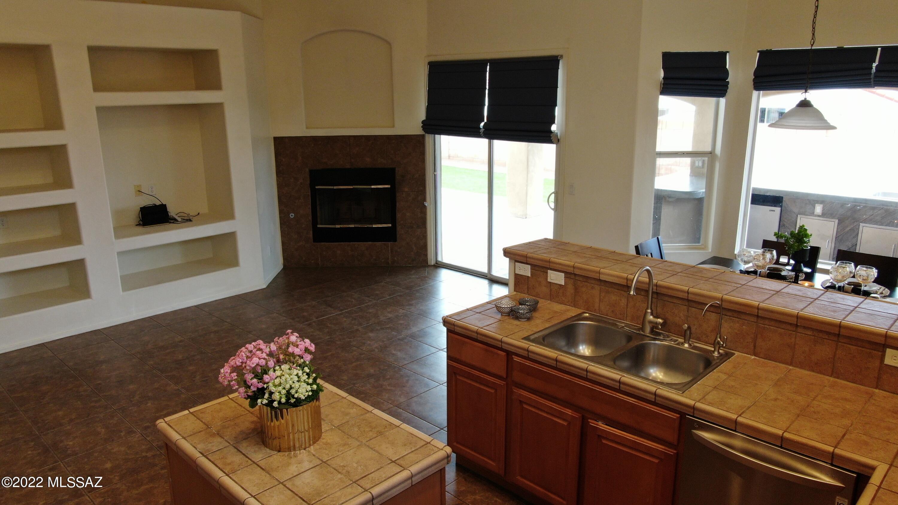 1077 San Tropez Court Rio Rico, AZ 85648 - Photo 8 of 17 Gallery Image 8