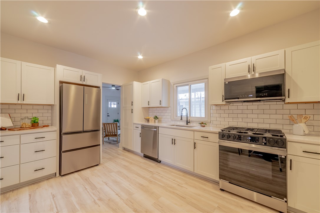 61 Allmeroth Street Rochester, NY 14620 - Photo 6 of 17