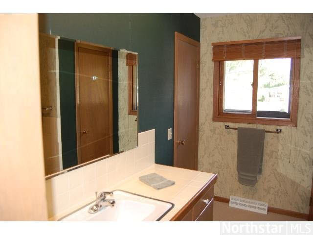 1039 Valley View Road Faribault, MN 55021 - Photo 10 of 16 Gallery Image 10
