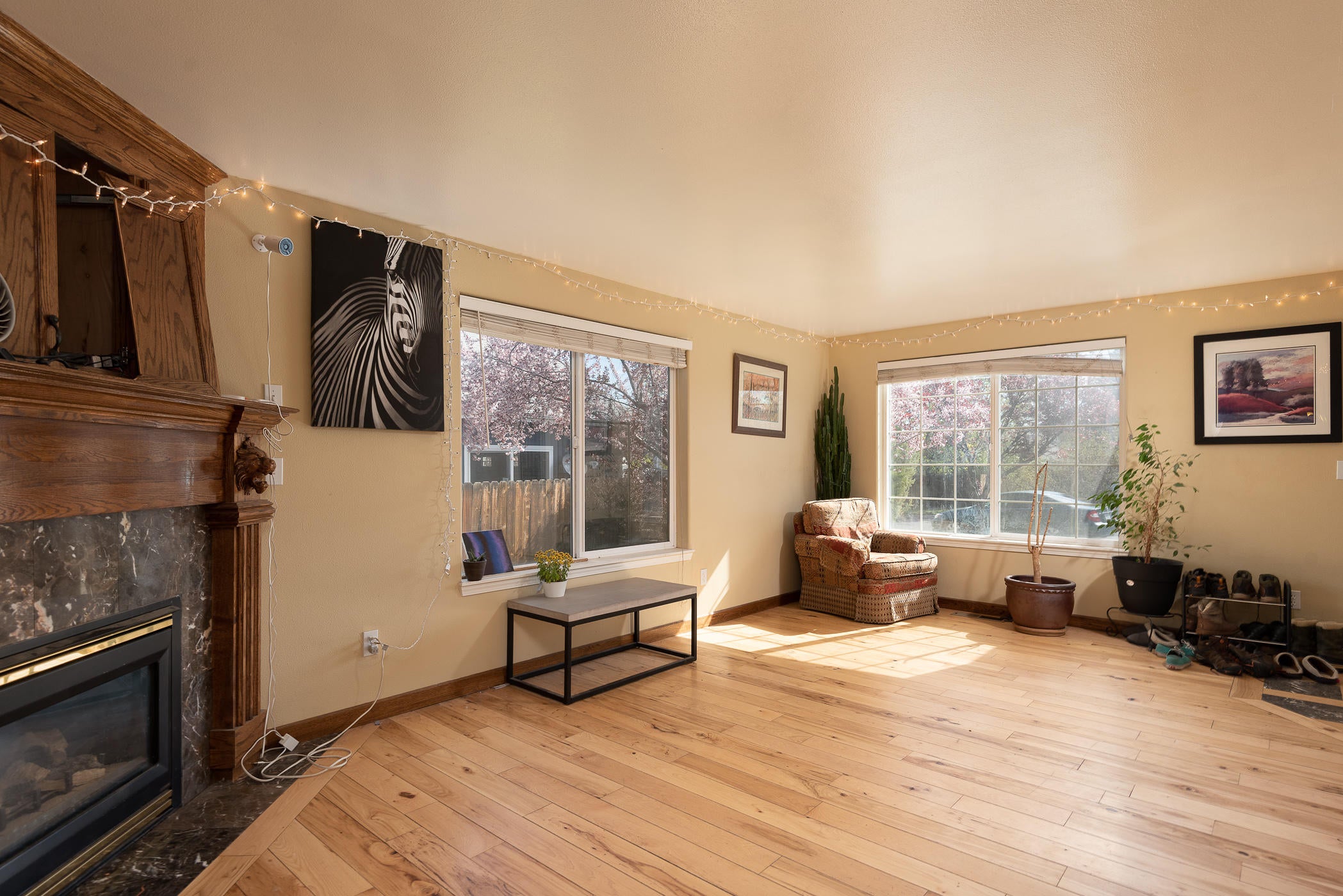 1543 Glacier Ridge Road Bend, OR 97701 - Photo 4 of 24 04 Family Room looking to the front