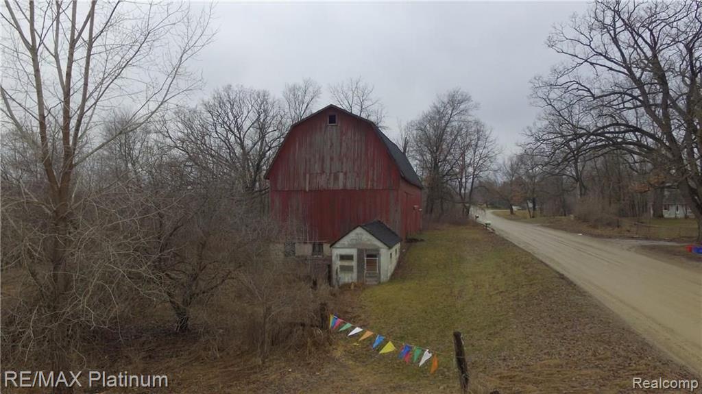 813 West Rose Center Road Holly, MI 48442 - Photo 2 of 10