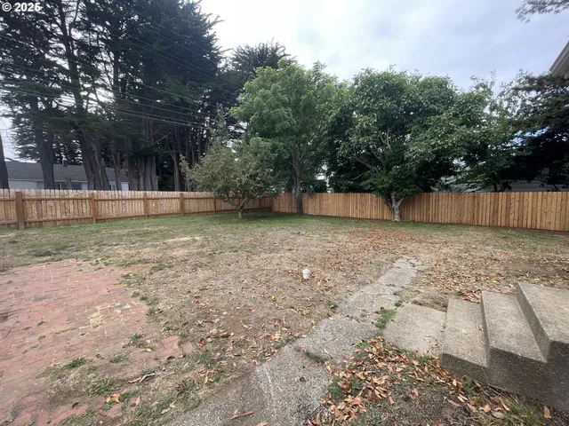 a view of a yard with a tree