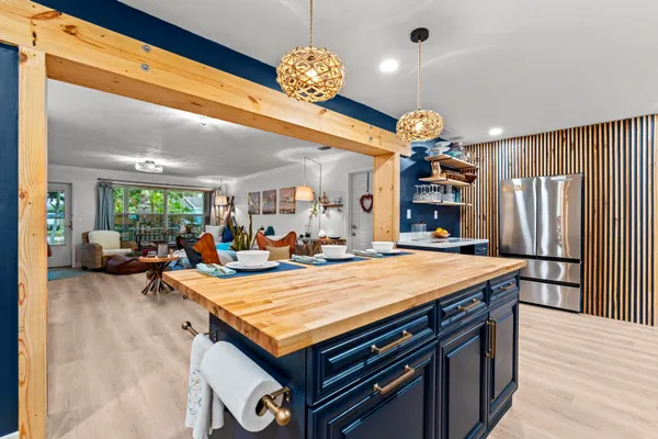 $785,000 | 18989 Southeast Hillcrest Drive, Tequesta, FL 33469