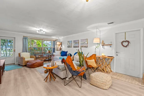$785,000 | 18989 Southeast Hillcrest Drive, Tequesta, FL 33469