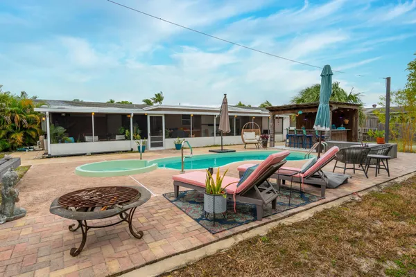 $785,000 | 18989 Southeast Hillcrest Drive, Tequesta, FL 33469