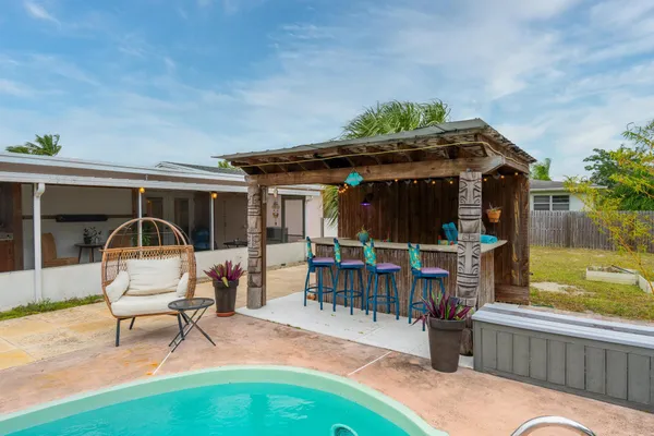 $785,000 | 18989 Southeast Hillcrest Drive, Tequesta, FL 33469