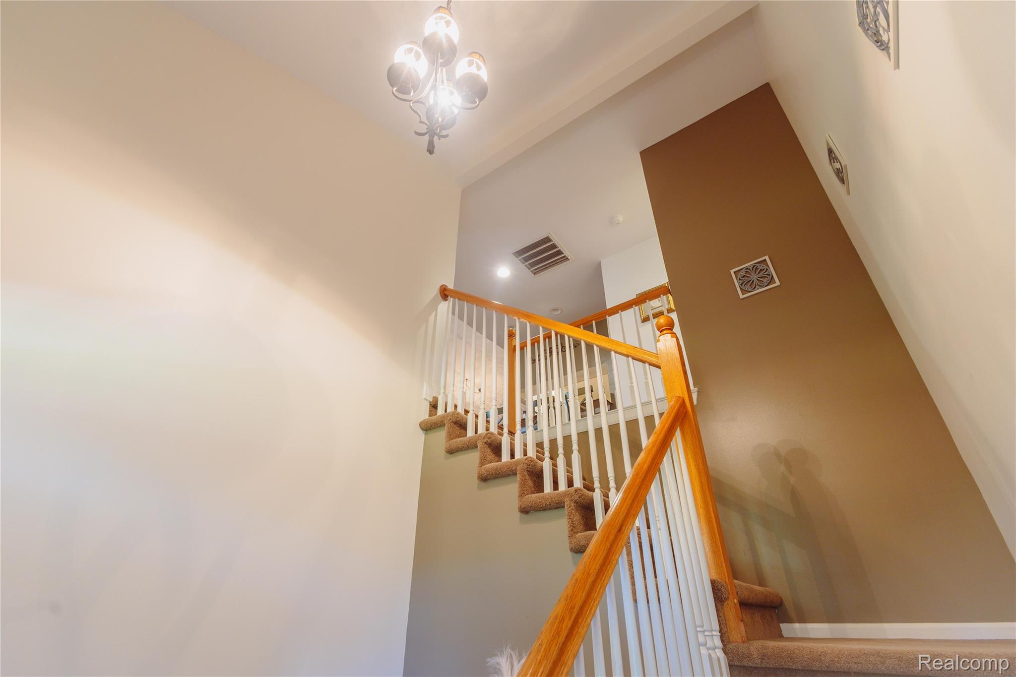 3581 Oakmonte Boulevard Rochester, MI 48306 - Photo 5 of 34
