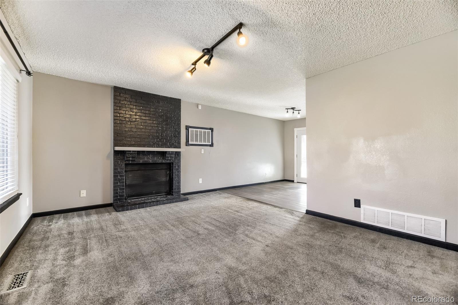 4212 South Laredo Way Aurora, CO 80013 - Photo 3 of 28