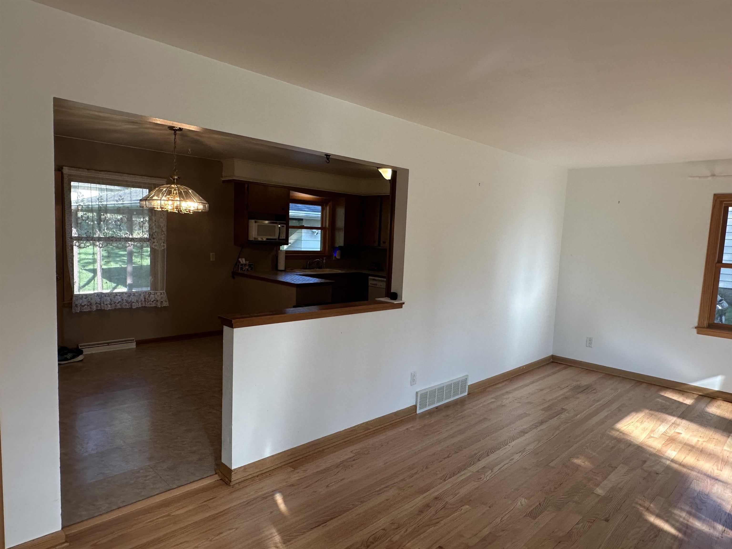 1510 Ellen Avenue Madison, WI 53716 - Photo 4 of 17