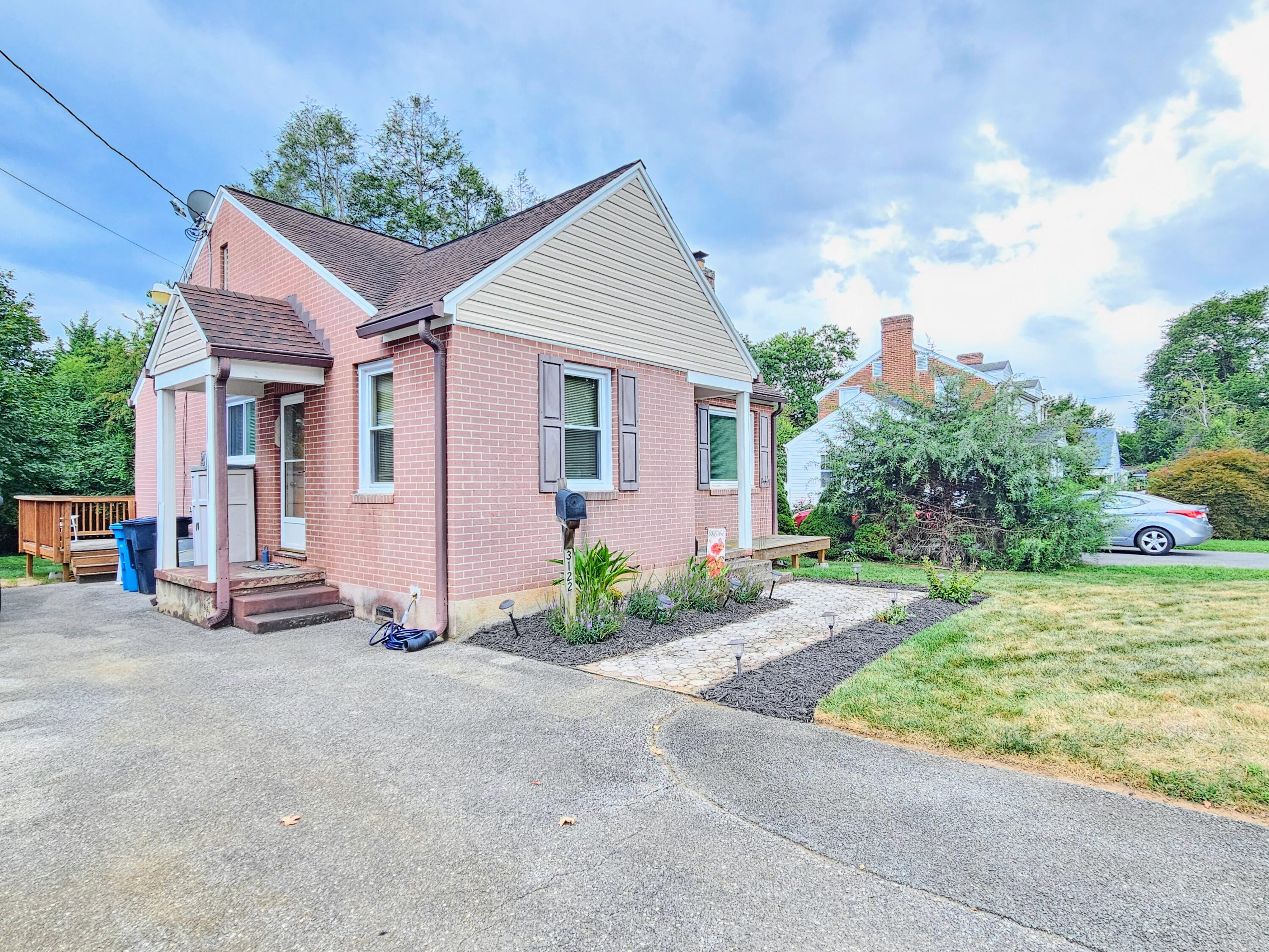 3122 Oliver Road Northeast Roanoke, VA 24012 - Photo 3 of 22 20250821_174133