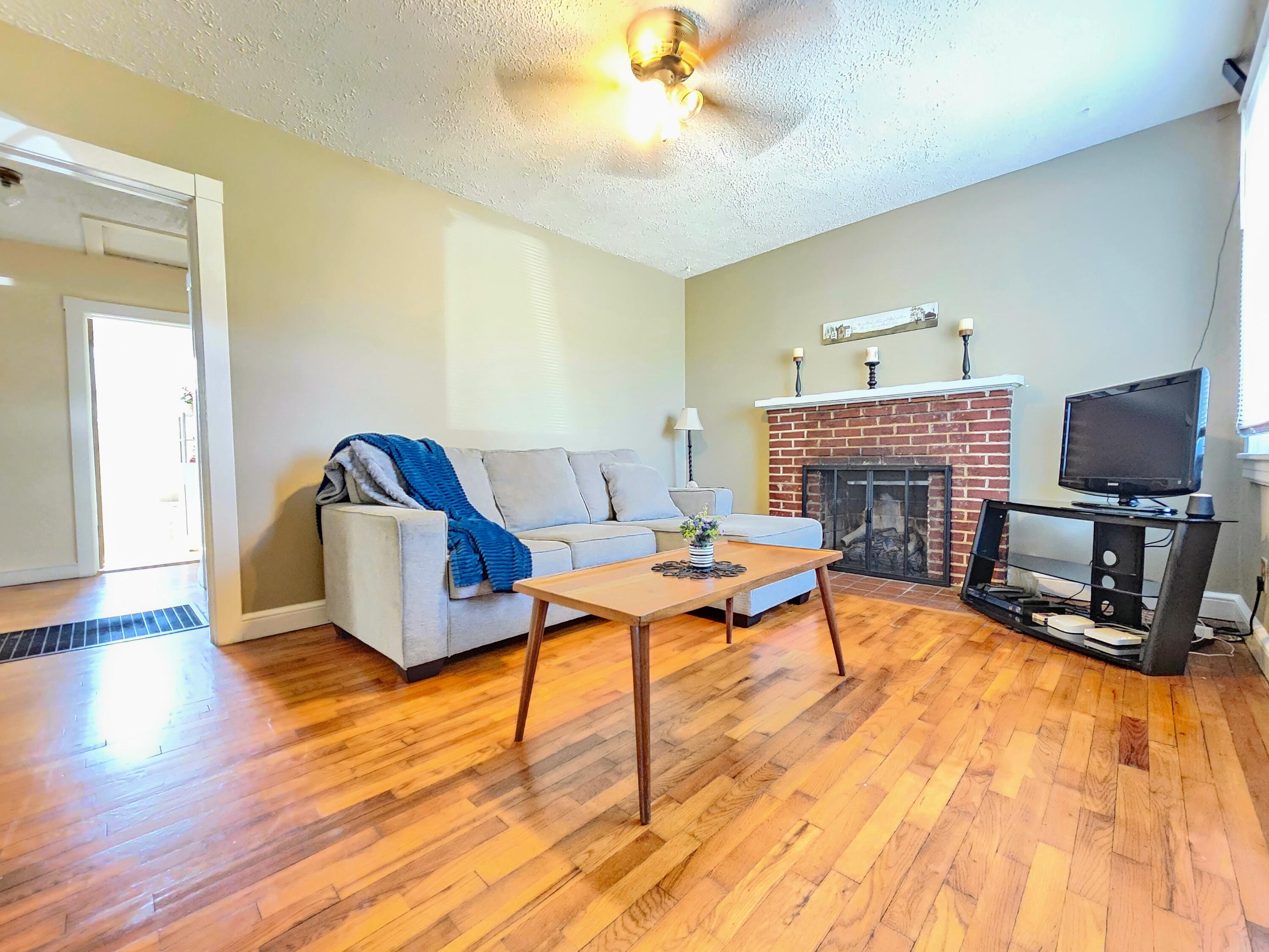 3122 Oliver Road Northeast Roanoke, VA 24012 - Photo 4 of 22 20250821_161221