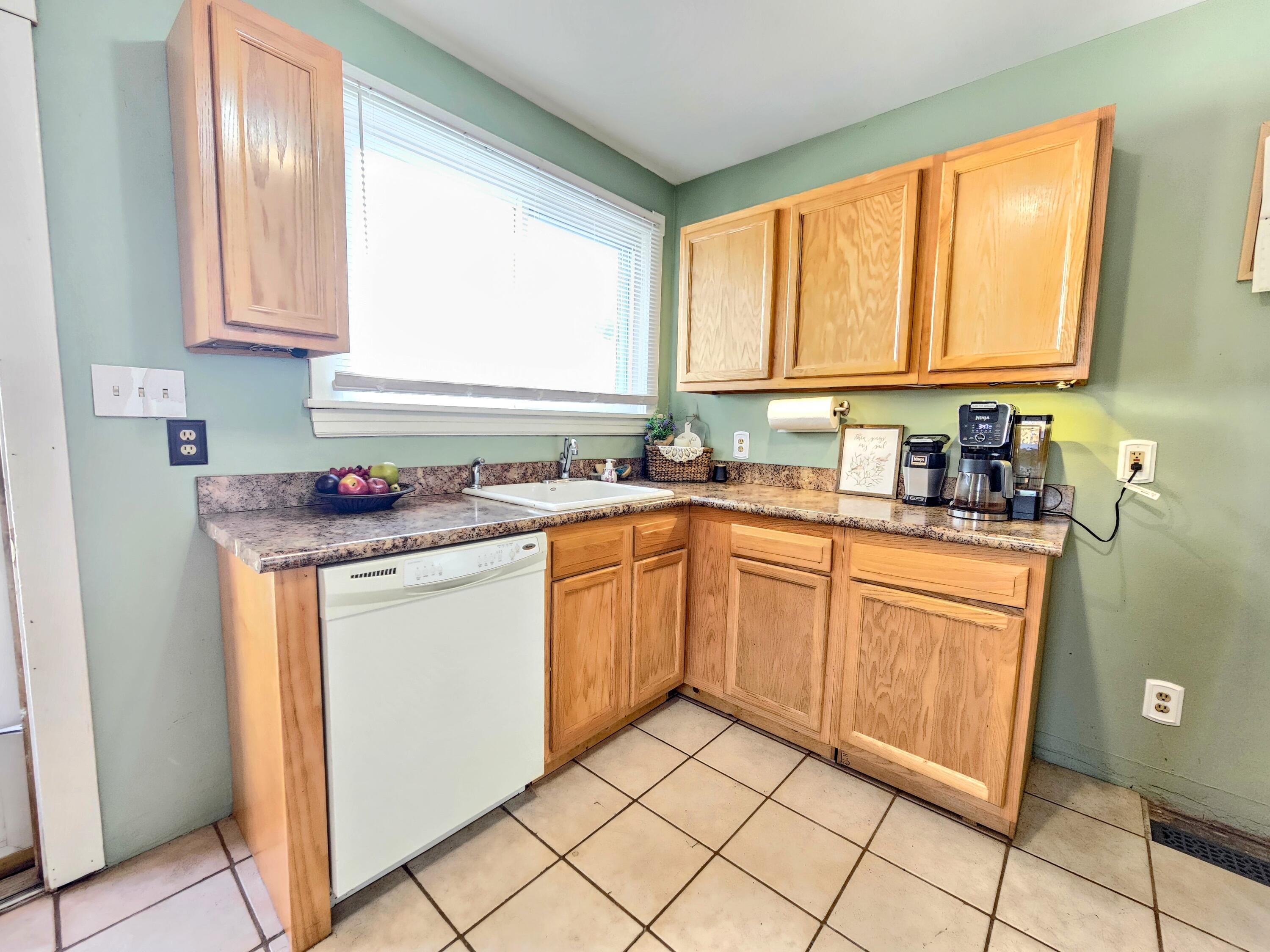3122 Oliver Road Northeast Roanoke, VA 24012 - Photo 6 of 22 20250821_172311-EDIT