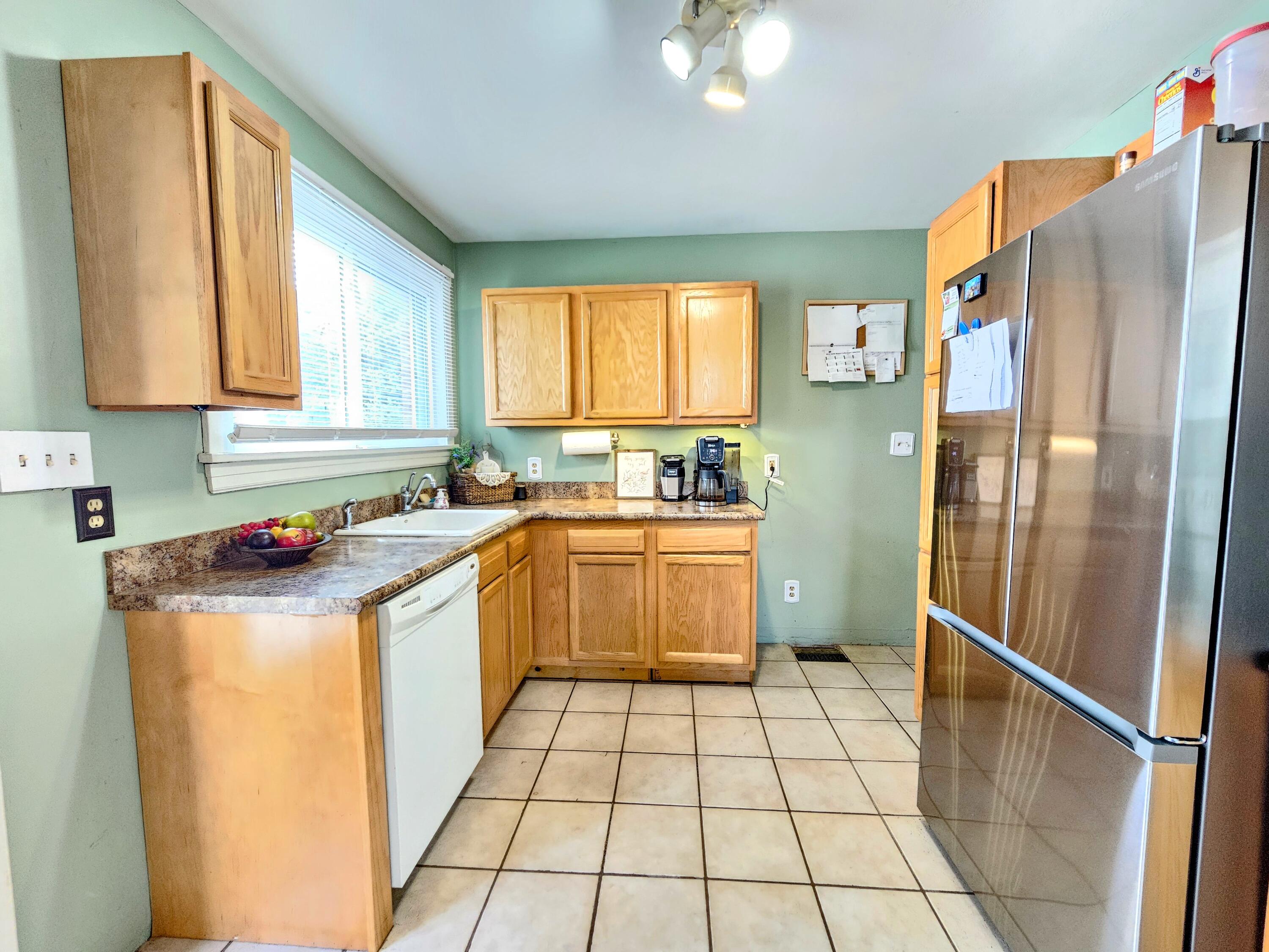 3122 Oliver Road Northeast Roanoke, VA 24012 - Photo 7 of 22 20250821_172211-EDIT