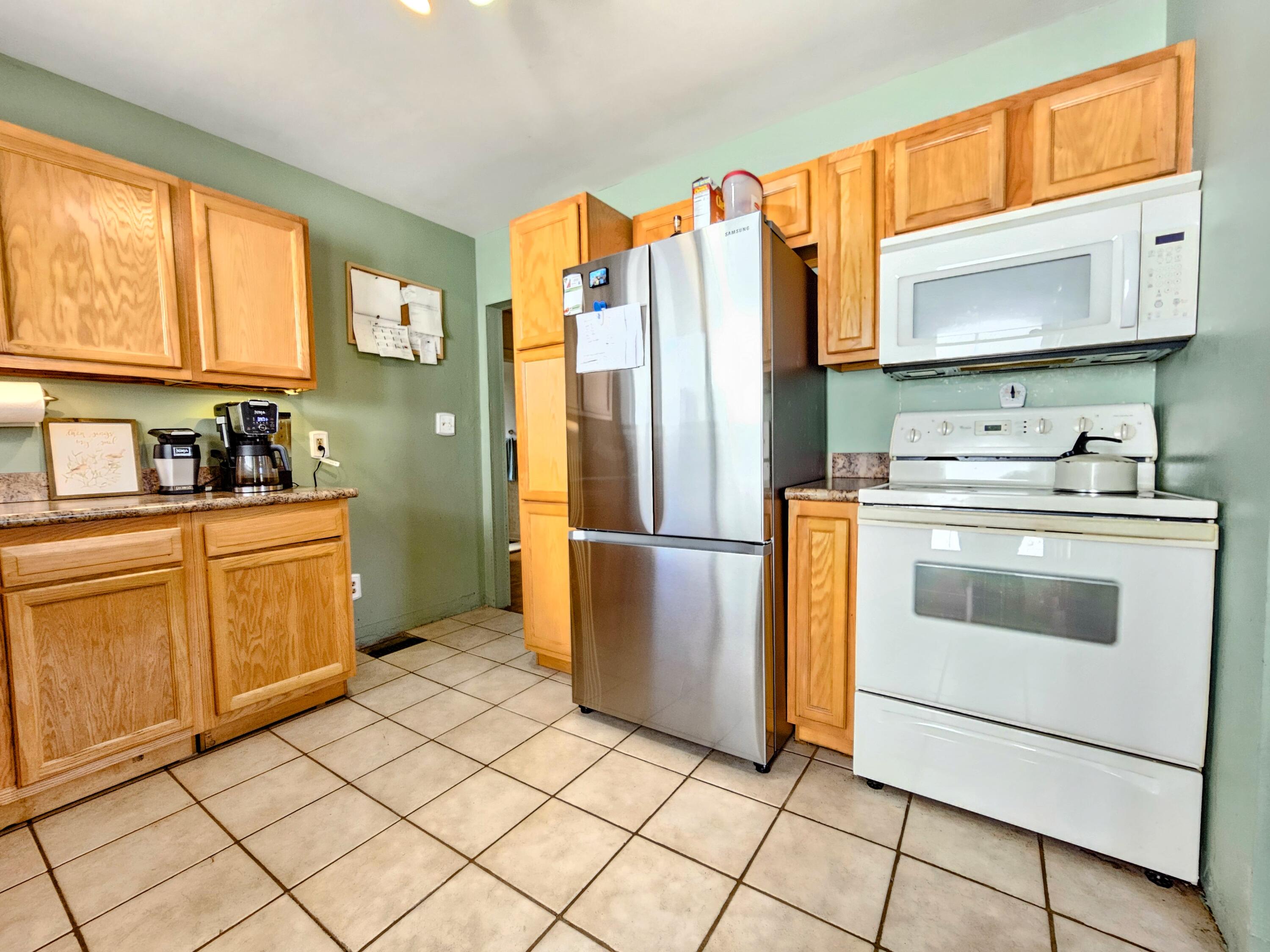 3122 Oliver Road Northeast Roanoke, VA 24012 - Photo 8 of 22 20250821_172328-EDIT