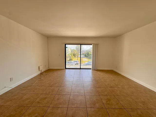 $2,250 | 125 South Palmway, Unit 4, Lake Worth Beach, FL 33460