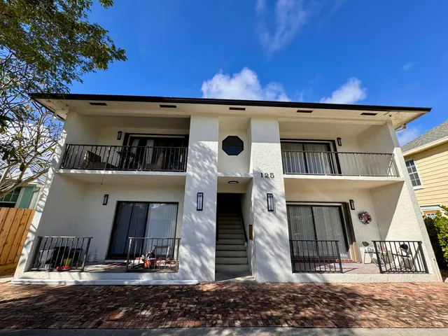 $2,250 | 125 South Palmway, Unit 4, Lake Worth Beach, FL 33460