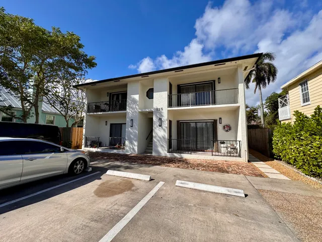 $2,250 | 125 South Palmway, Unit 4, Lake Worth Beach, FL 33460