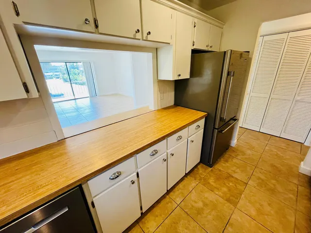 $2,250 | 125 South Palmway, Unit 4, Lake Worth Beach, FL 33460