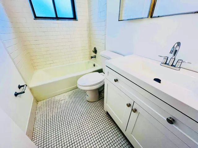 $2,250 | 125 South Palmway, Unit 4, Lake Worth Beach, FL 33460