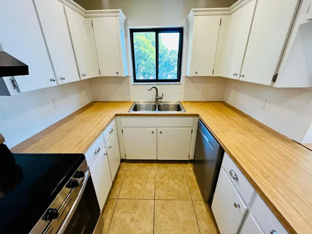 $2,250 | 125 South Palmway, Unit 4, Lake Worth Beach, FL 33460