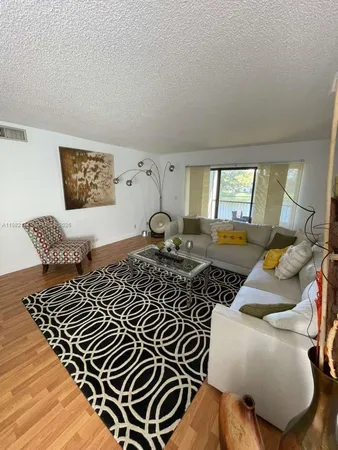 $2,400 | Bonaventure, Weston, FL 33326