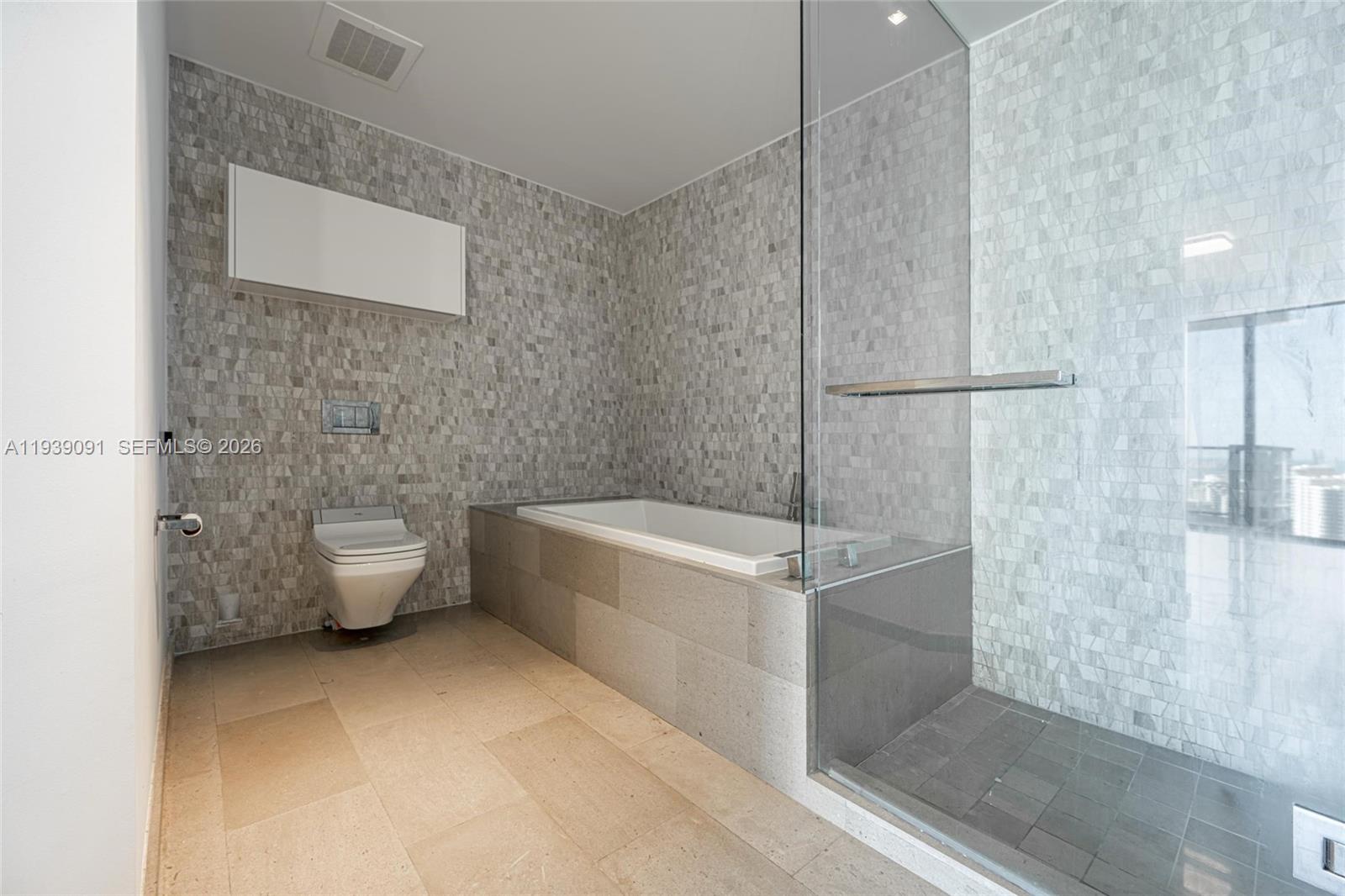 68 Southeast 6th Street, Unit 2507 Miami, FL 33131 - Photo 15 of 47