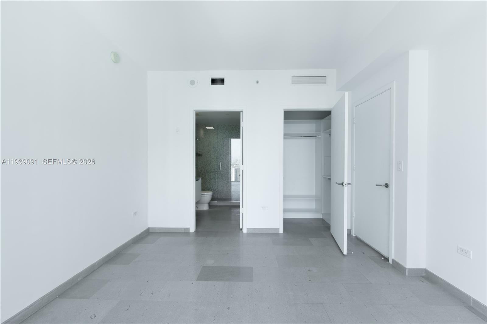 68 Southeast 6th Street, Unit 2507 Miami, FL 33131 - Photo 19 of 47