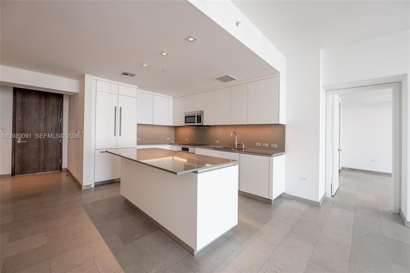 68 Southeast 6th Street, Unit 2507 Miami, FL 33131 - Photo 8 of 47