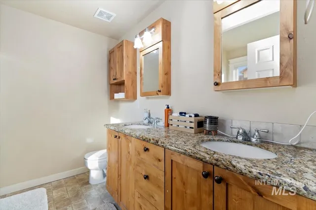 $470,000 | 496 North Carswell Way, Star, ID 83669