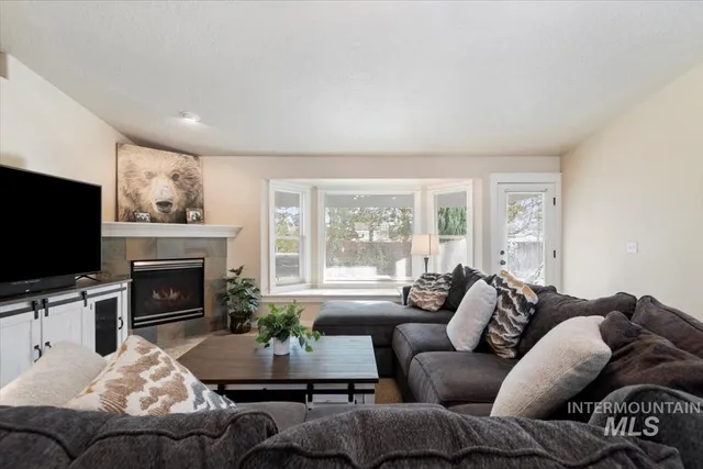 $470,000 | 496 North Carswell Way, Star, ID 83669