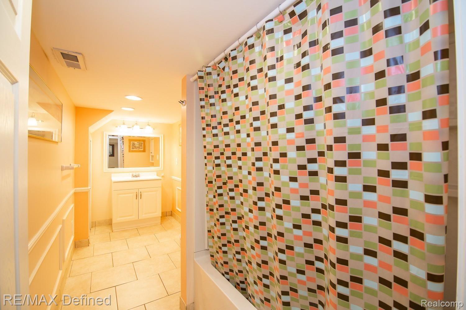 228 North Hill Circle Rochester, MI 48307 - Photo 30 of 43 228 N Hill Cir (55).jpg