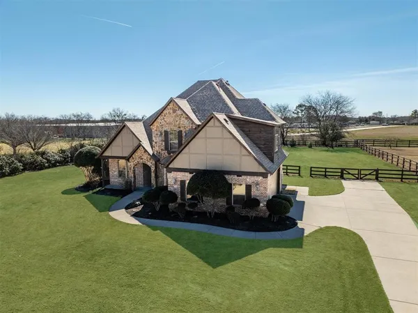 $850,000 | 2705 Kerry Court, Denton, TX 76226