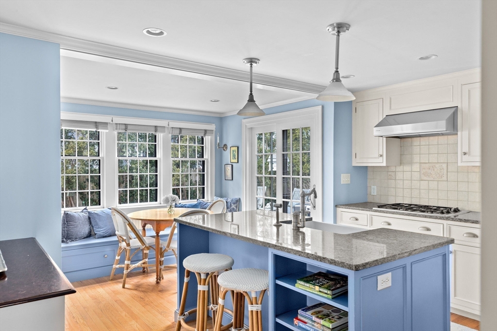 24 Lincoln Street Hingham, MA 02043 - Photo 2 of 32