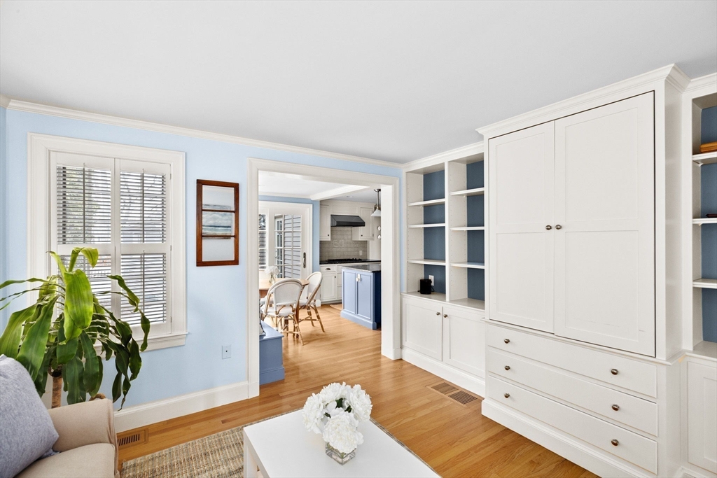 24 Lincoln Street Hingham, MA 02043 - Photo 10 of 32