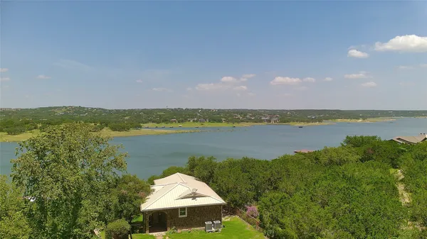 $865,000 | 20700 East Lakeshore Drive, Spicewood, TX 78669