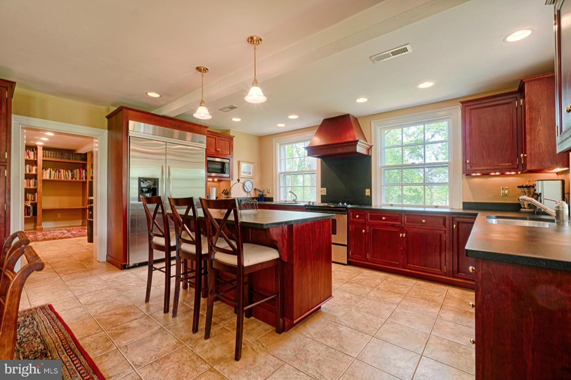 42476 Whites Ferry Road Leesburg, VA 20176 - Photo 14 of 29 Kitchen
