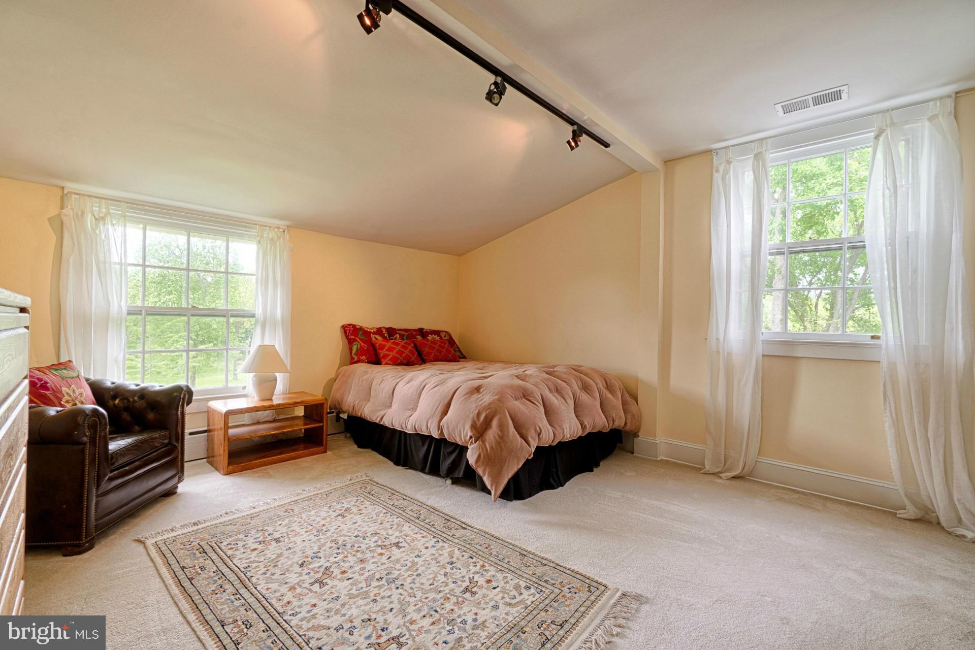 42476 Whites Ferry Road Leesburg, VA 20176 - Photo 22 of 29 Bedroom