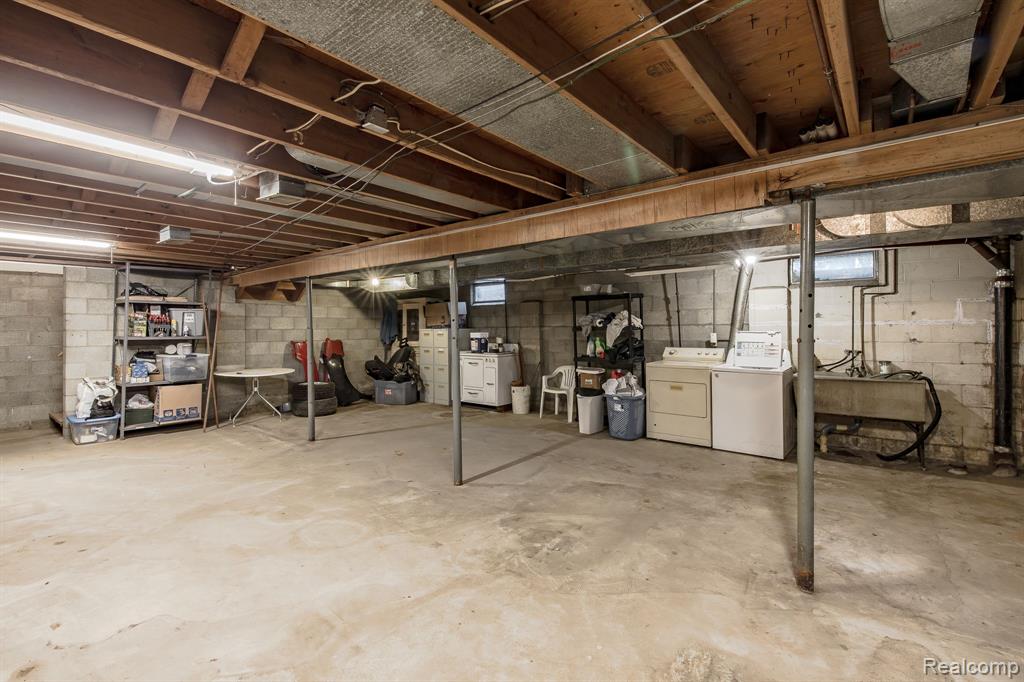 5368 Lapeer Road Burton, MI 48509 - Photo 31 of 39 Gallery Image 31
