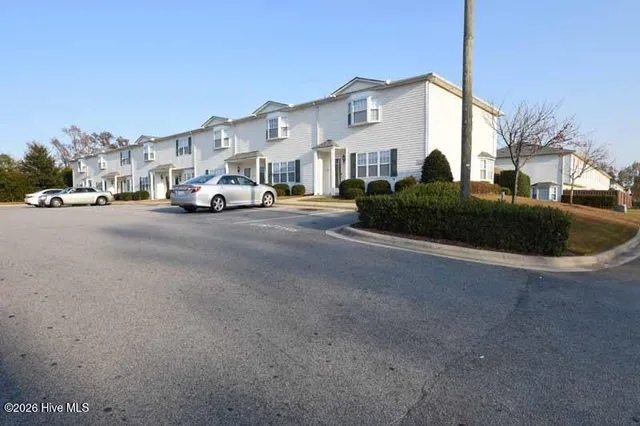 $1,400 | 1217 Cross Creek Circle, Unit E5, Greenville, NC 27834