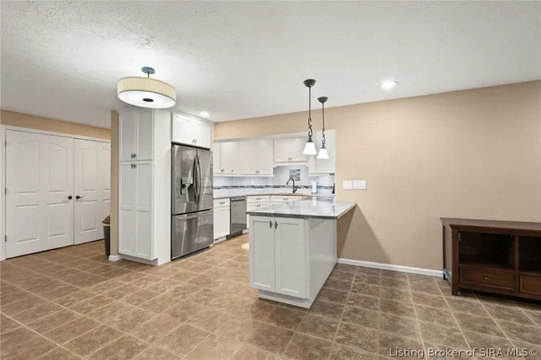 $634,900 | 7313 Wind Dance Parkway, Greenville, IN 47124