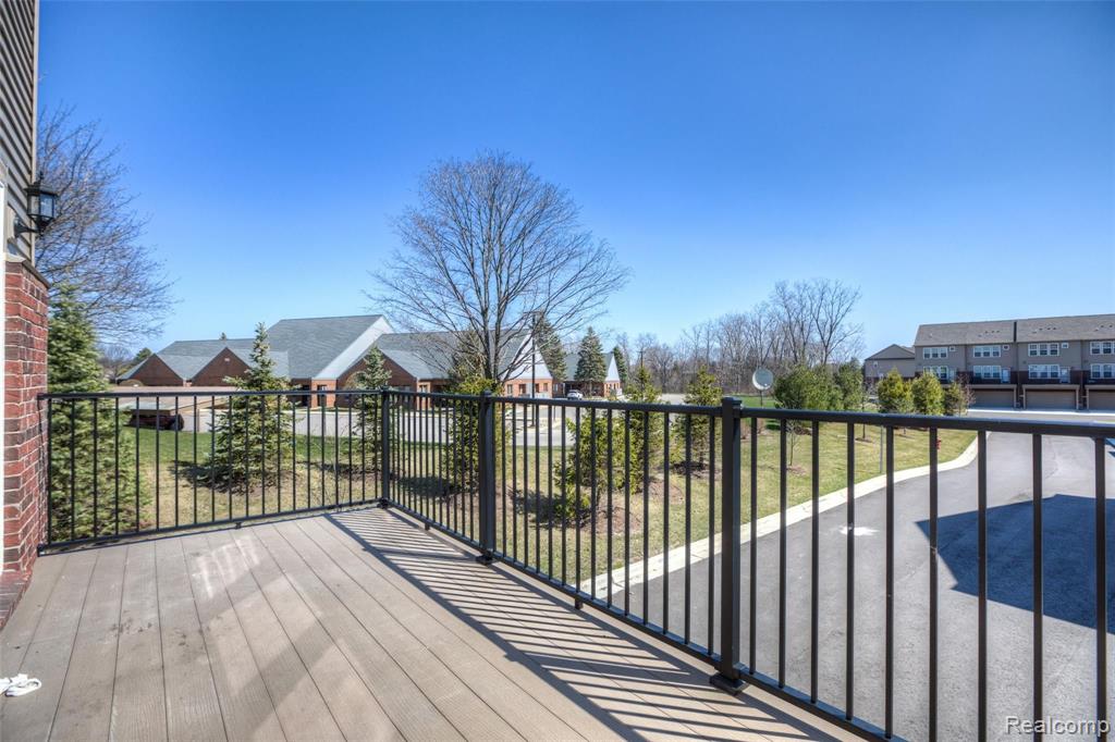 851 Barclay Circle Rochester Hills, MI 48307 - Photo 8 of 22