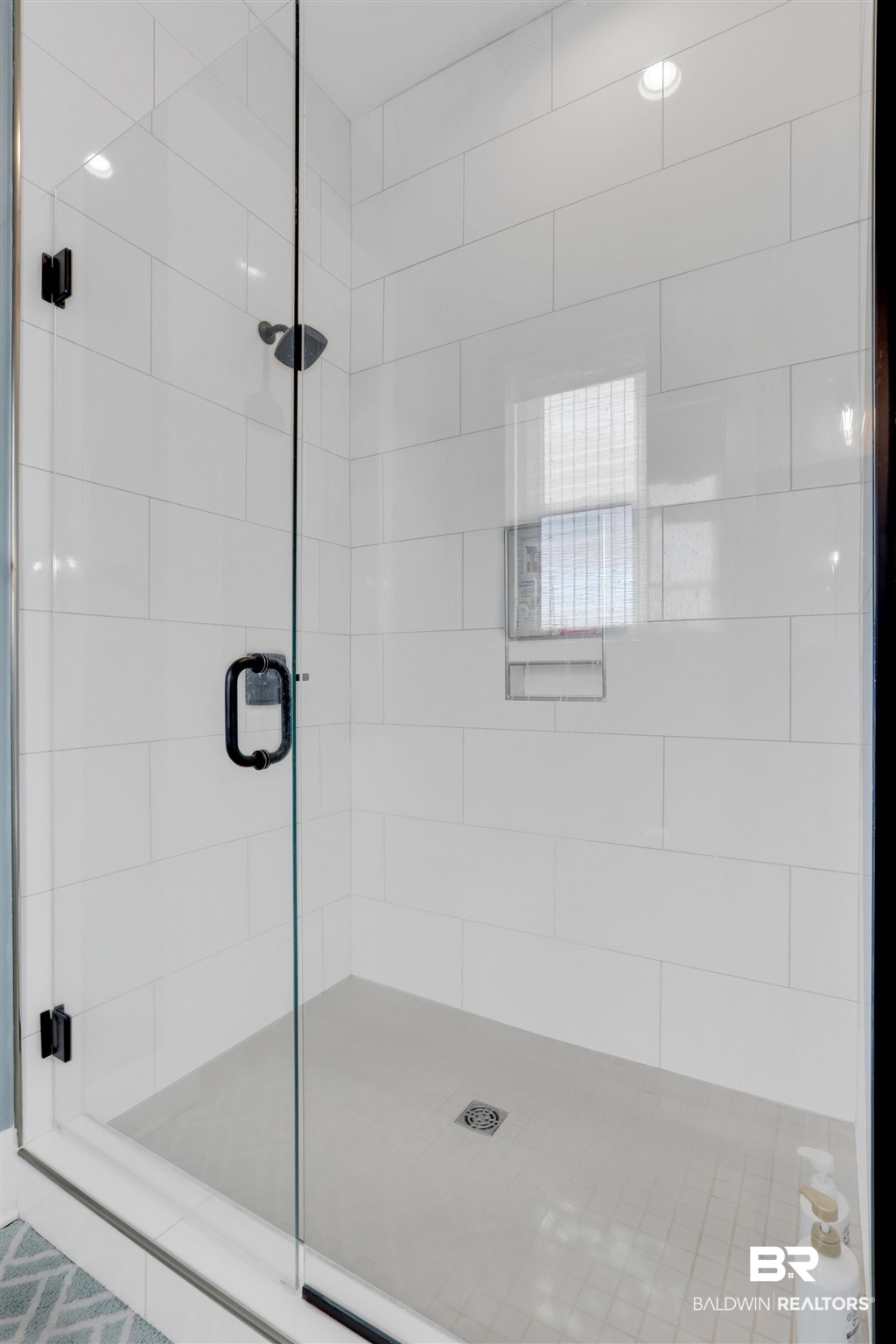 30147 River Road Orange Beach, AL 36561 - Photo 15 of 40 Tiled Shower
