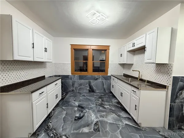 $1,350 | 111 Dempster Street, Buffalo, NY 14206