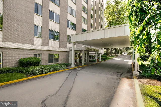 a view of a cars parked in front of a building