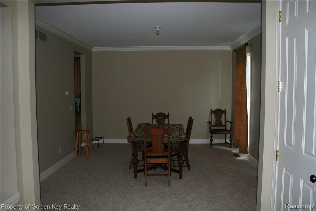 37284 Rosedale Farmington, MI 48335 - Photo 4 of 10 Large Dining Room