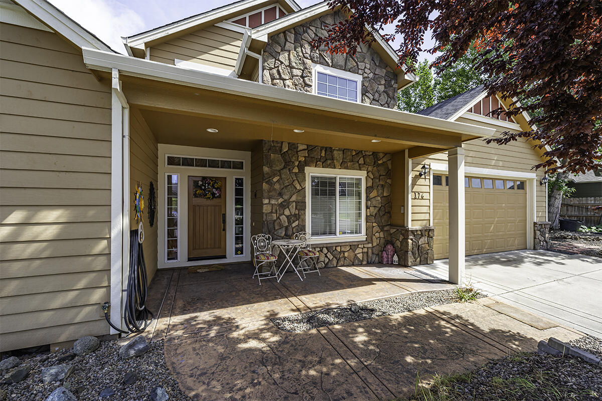 176 Echo Way Eagle Point, OR 97524 - Photo 26 of 26 DSC01329-HDR-Edit