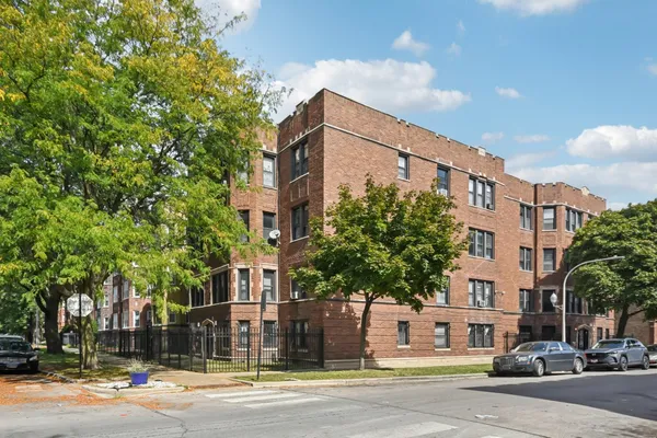 $1,350 | 2444 East 78th Street, Unit 3, Chicago, IL 60649